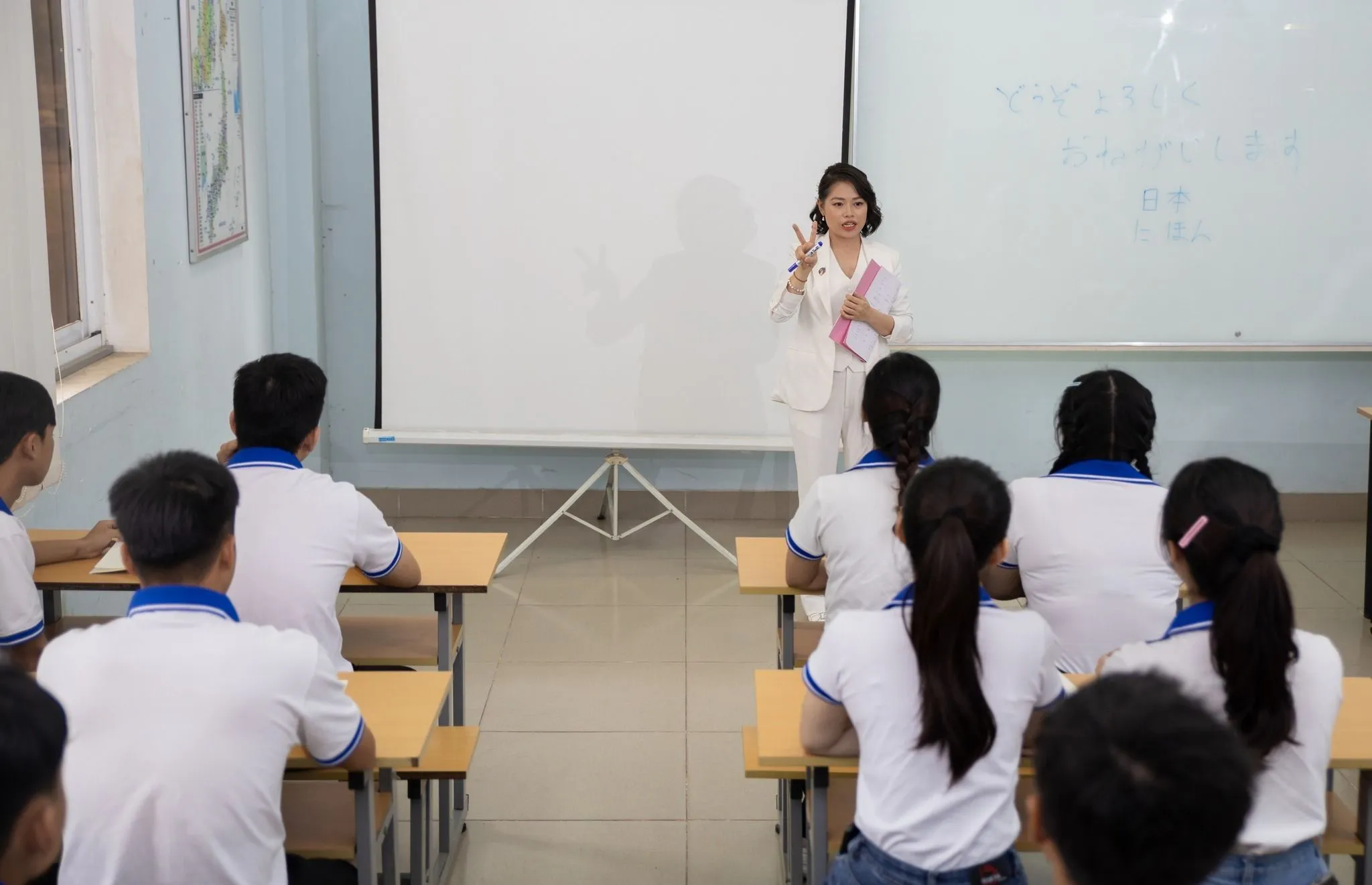 giao viên dạy tiếng nhật.jpg